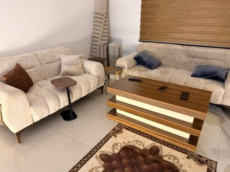 طاولة وسط بسعر{500} شيكل